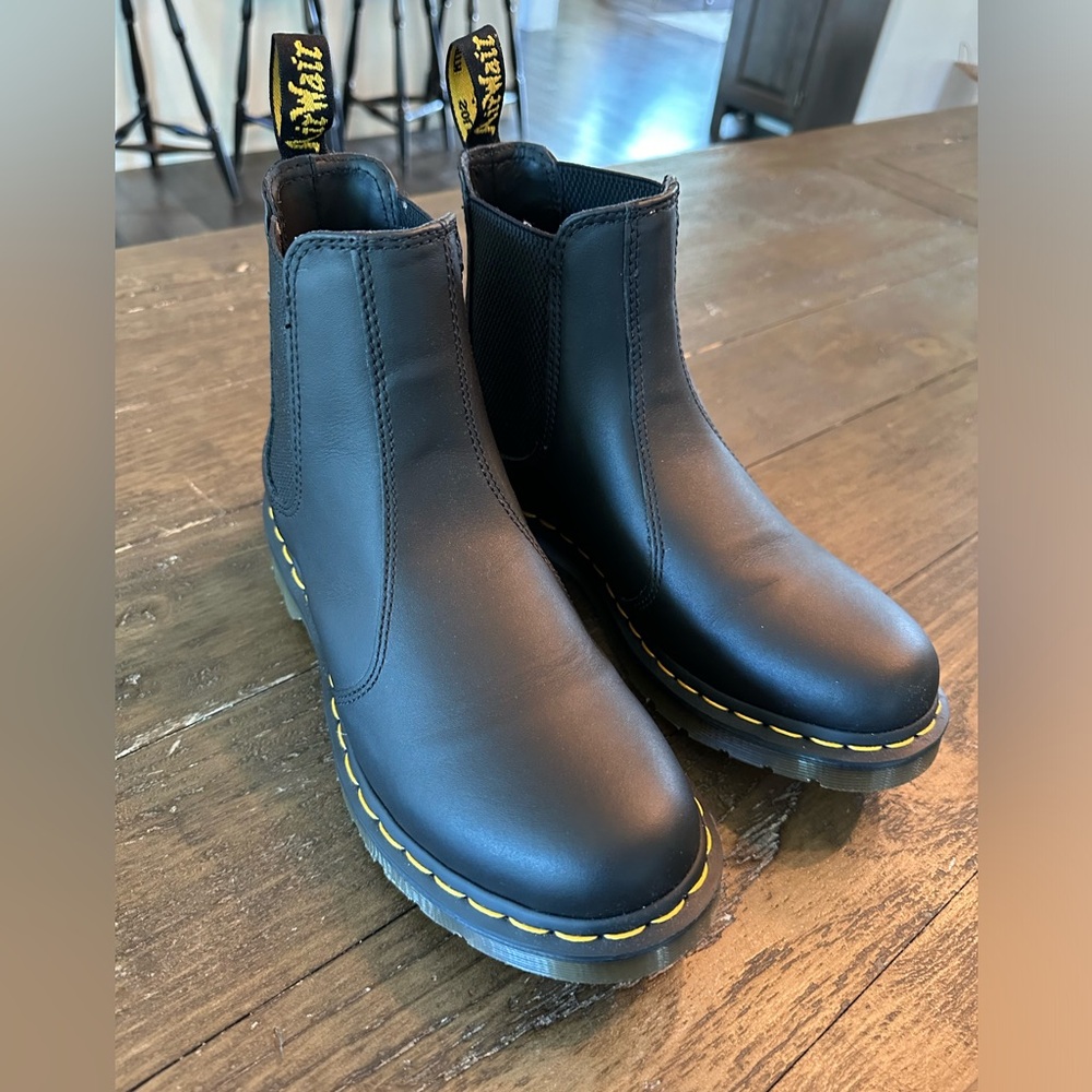 Dr. Martens New The Original Smooth Leather Boots Size 9